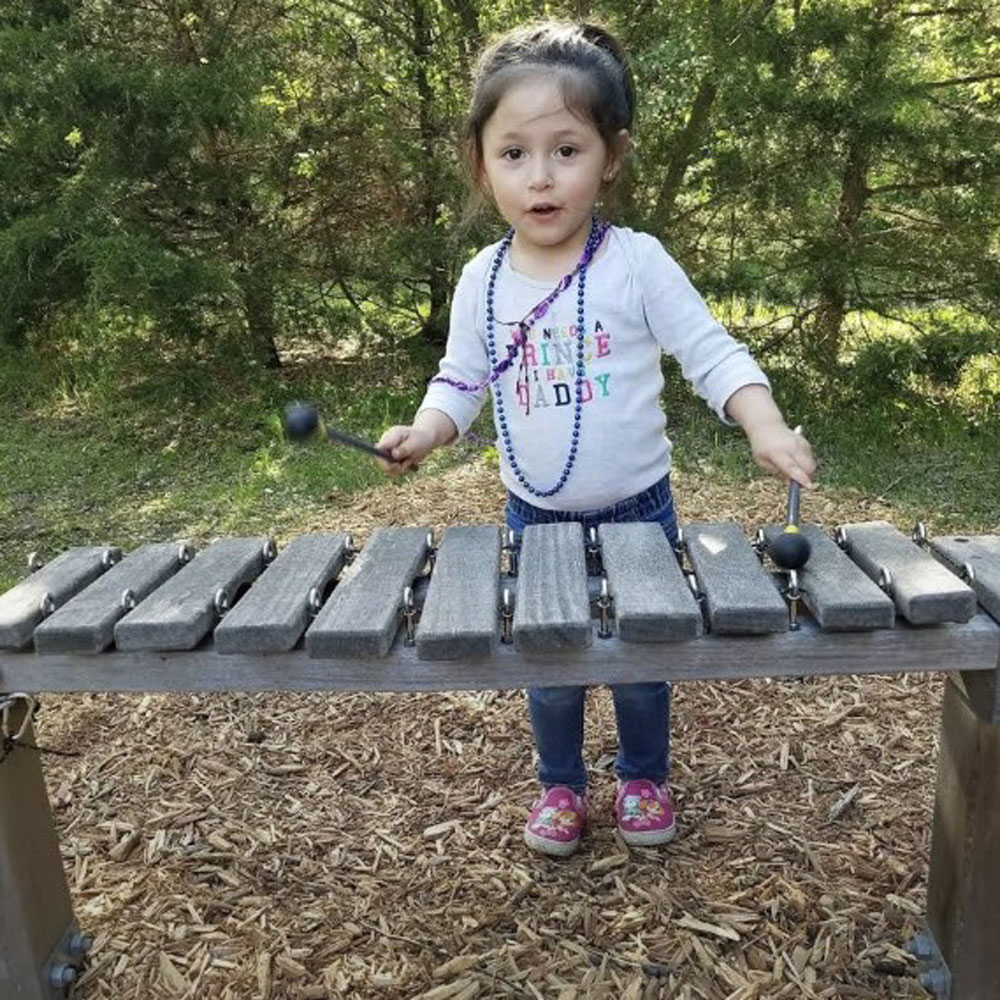 Daisy and her daughter (above) enjoyed developmentally stimulating Sixpence home visits! 