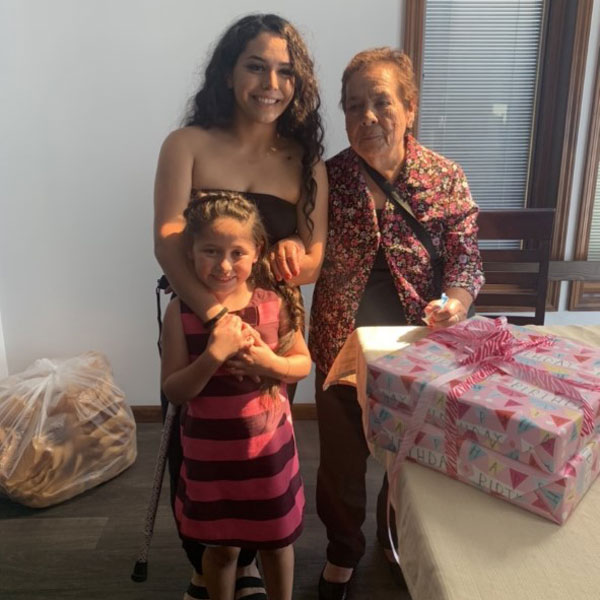 Daisy came from a family who unconditionally supported her - along with Sixpence! 