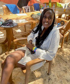 Nyaruot sitting on the beach.